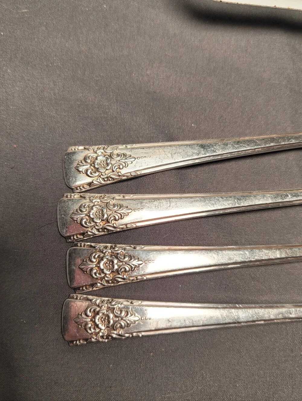 Vintage Wm Rogers Mountain Rose Decorative Silver Plated Dinner Forks. Set of 4